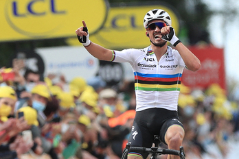 Julian Alaphilippe ha dedicado la victoria a su hijo recién nacido. (Christophe PETIT TESSON/AFP)