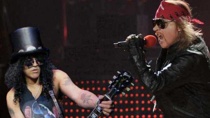 Slash! eta Axl Rosen estetikak segituan gogorarazten digu Guns N'Roses taldea.