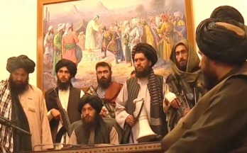 Los talibanes, en el palacio presidencial de Kabul. (AL-JAZEERA)