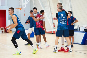 Un momento de un entrenamiento de pretemporada del Baskonia. (SASKI BASKONIA)