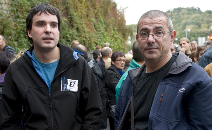 Unai Romano eta Karlos Ioldi, torturaren aurkako manifestazio batean, 2010. urtean. (Jon URBE | FOKU)