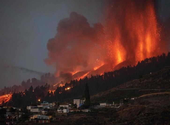 Sumendiaren erupzioa Los Llanos de Aridanetik. (Desiree MARTIN / AFP)