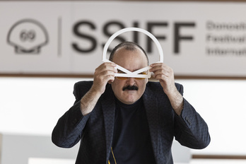 Carlos Areces aktorea HBO Max plataforma berriaren «Sin novedad» telesailaren aurkezpenean. (HBO)