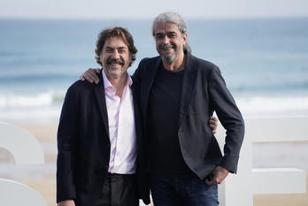 Javier Bardem y Fernando León de Aranoa, en el photocall de Zinemaldia. (Andoni CANELLADA/FOKU)