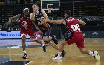 Valentin Bigote ha sido uno de los jugadores que peor parado ha salido en el estreno en Miribilla. (FOKU)