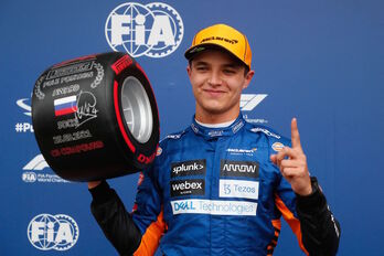 Lando Norris se muestra contento con su pole en el GP de Rusia. (Yuri KOCHETKOV/AFP)