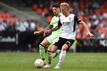 Marcelinok Valentziako zaleen babesa jaso zuen Mestallan. (@AthleticClub)