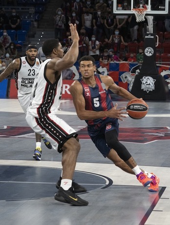 El retorno de Wade Baldwin ha traído ciertas virtudes, pero muy lejos todavía del nivel de Armani Milano. (Raúl BOGAJO / FOKU)