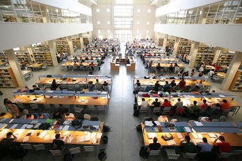 Biblioteca de la UPNA, en una imagen de archivo. (UPNA)