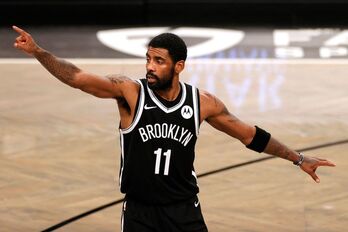 Kyrie Irving en un partido de los Brooklyns Nets contra Atlanta Hawks antes de la pandemia, el 1 de enero de 2020. (Sarah STIER / AFP)