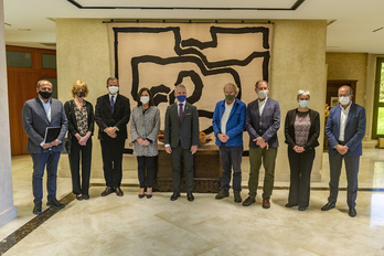 Recepción en Lehendakaritza a algunos de los participantes en las jornadas por el décimo aniversario de Aiete. (Jaizki FONTANEDA/FOKU)