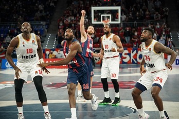 Bitci Baskoniako pibotek lan eskerga izango dute errebotea zaintzen, Real Madrilen aurkako dema irabazteko «gakoetako» bat errebotea bera baita. (Endika PORTILLO /FOKU)