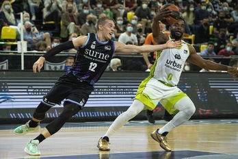 Hakanson espera que, ante el Obradoiro, Bilbao Basket recupere la intensidad perdida ante el Real Madrid. (Monika DEL VALLE / FOKU)