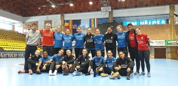 Bera Berako jokalariak Errumaniako lurretan, larunbatean Ramnicu Valcearen aurka egiteko prest. (BERA BERA)