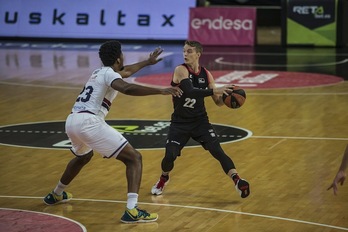 Ludde Hakanson oso garrantzitsua izan zen Obradoiroren aurkako garaipenean. (Aritz LOIOLA / FOKU)