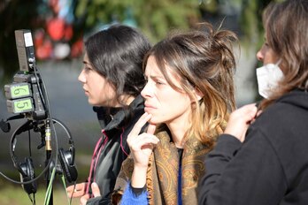 Estibaliz Urresola Solaguren filmando las últimas tomas de su nuevo corto "Cuerdas". (David CORBELLA)