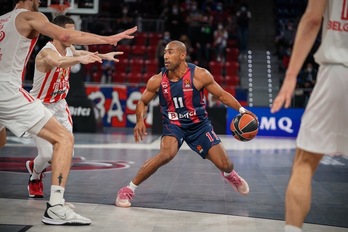 Jayson Granger admitió que el equipo gasteiztarra «disfrutó» en su primer partido tras el cambio de entrenador. (Endika PORTILLO / FOKU)