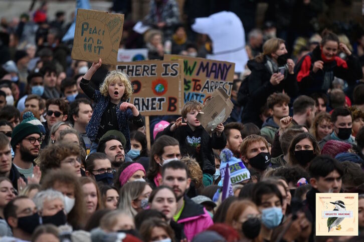 Multitudinaria manifestación por la calles de Glasgow contra el cambio clmático. (Ben STANSALL / AFP) 