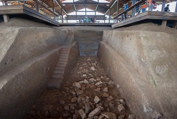 Restos de canales descubiertos en el emplazamiento de la antigua ciudad de Liangzhu. (MUSEO DE LA CULTURA LIANGZHU DE HANGZHOU)