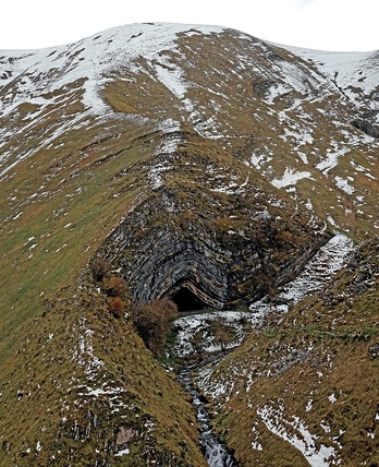 Harpea haitzuloa, geologikoki parerik ez duen koba.