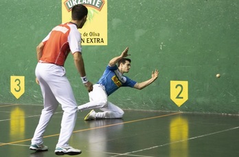 Hasieran lanpetuta eta gero errege, Zabaletak gidatu du urdinen garaipena. (Raul BOGAJO / FOKU)