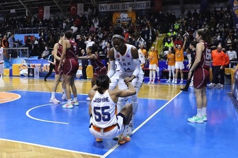 Azkeneraino borrokatu arren, Gernika Bizkaia Europatik kalera.