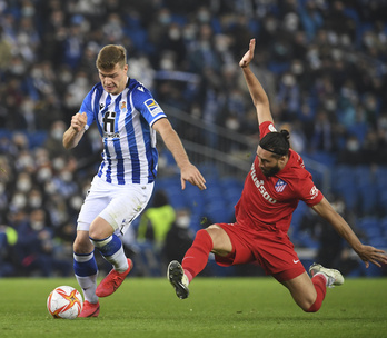 Momento en el que Sorloth le ha robado el balón a Felipe para anotar el 2-0 ante el Atlético.