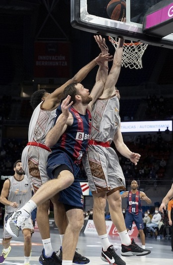 Matt Costello, muy eficaz ante San Pablo Burgos.