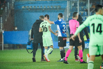 Unai Vencedor cayó lesionado en el derbi ante el Alavés.