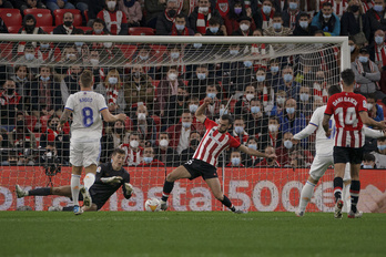 Iñigo Lekue abenduan San Mamesen Real Madrilen kontra jokatutako Liga partiduan.