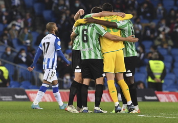 Los jugadores del Betis celebran uno de los cuatro goles ante la Real en Copa.