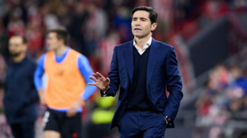 Marcelino y Bordalás se saludan en el partido de Liga en Mestalla.