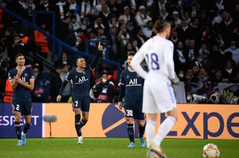 Mbappé celebra su gol en el último suspiro