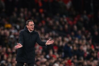Ralf Rangnick celebra el final del partido entre Manchester United y Brighton en Old Trafford. 