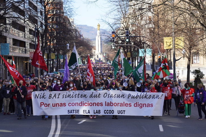 SATSE, ELA, LAB, CCOO eta UGT sindikatuek Osakidetzaren defentsan deitutako manifestazioa, Bilbon. 