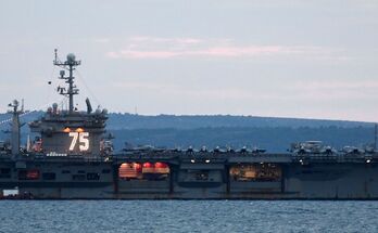 USS Harry S. Truman propultsio nuklearreko hegazkin-ontzi estatubatuarra Kroaziako Split hirian ainguratuta.