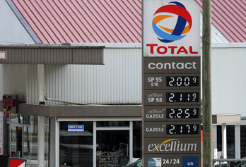 Combustible a más de dos euros en una gasolinera de Donapaleu.