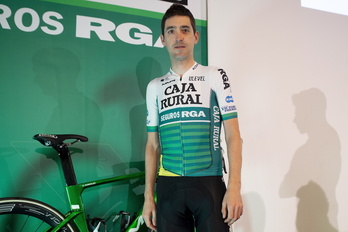 Mikel Nieve ha vuelto a vestir quince años después el maillot del Caja Rural.