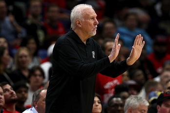 Gregg Popovich, en el partido de los Spurs ante los New Orleans Pelicans.