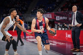 La cemiseta de juego de la Euroliga de Simone Fontecchio será una de las primeras en ponerse a subasta.