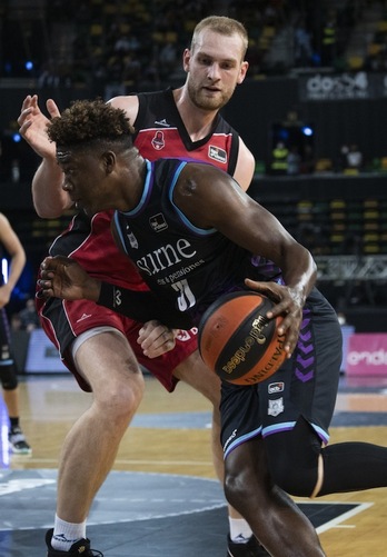 Ángel Delgado, en la primera vuelta ante Basket Zaragoza.