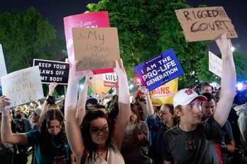 Partidarios y detractores del aborto protestan ante la Corte Suprema de EEUU en Washington.