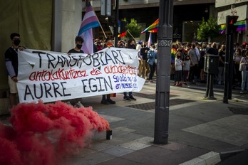 Denuncia de la transfobia en la manifestación del Día del Orgullo LGTBI de 2021 en Gasteiz.