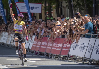 Demi Vollering izan da Bulebarreko helmuga zeharkatzen lehena.