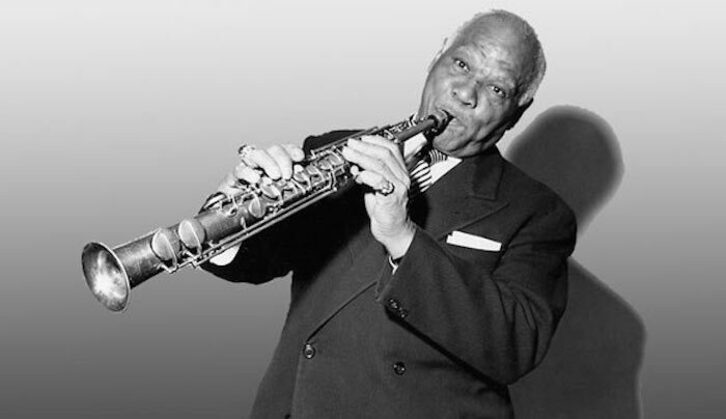 Sidney Bechet  jazz klarinetista eta saxofoijolea.