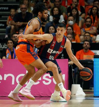 Un momento del tercer partido entre Valencia y Baskonia.