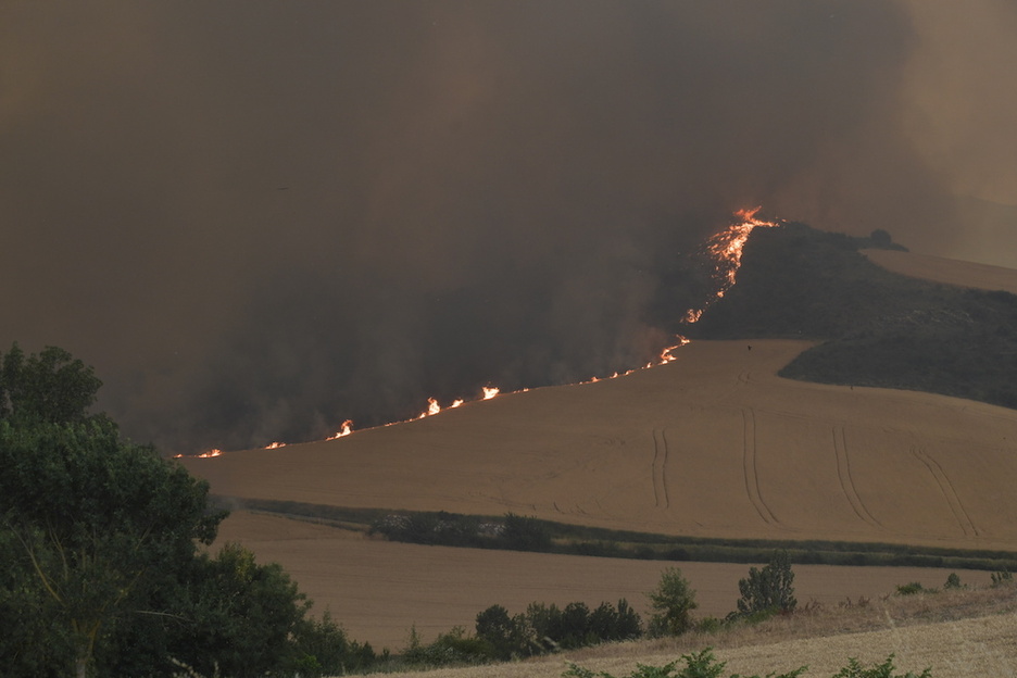 El fuego, entre Arraiza y Ubani. El fuego, entre Arraiza y Ubani.