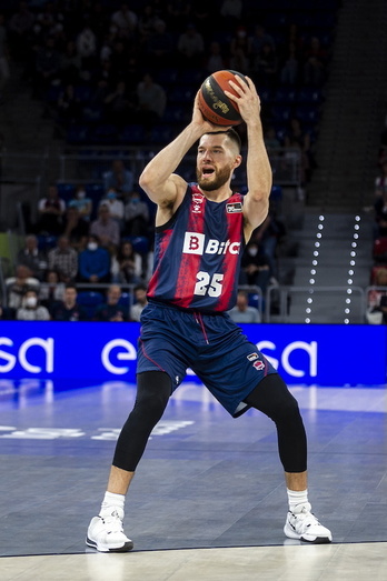 Parece que Alec Peters enfila la rampa de salida.