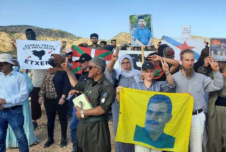 Turkiak kurduen aurka darabilen jazarpena salatzeko mobilizazioa Bashurren.