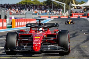 Charles Leclerc cruza la línea de meta en la clasificación del GP de Francia.